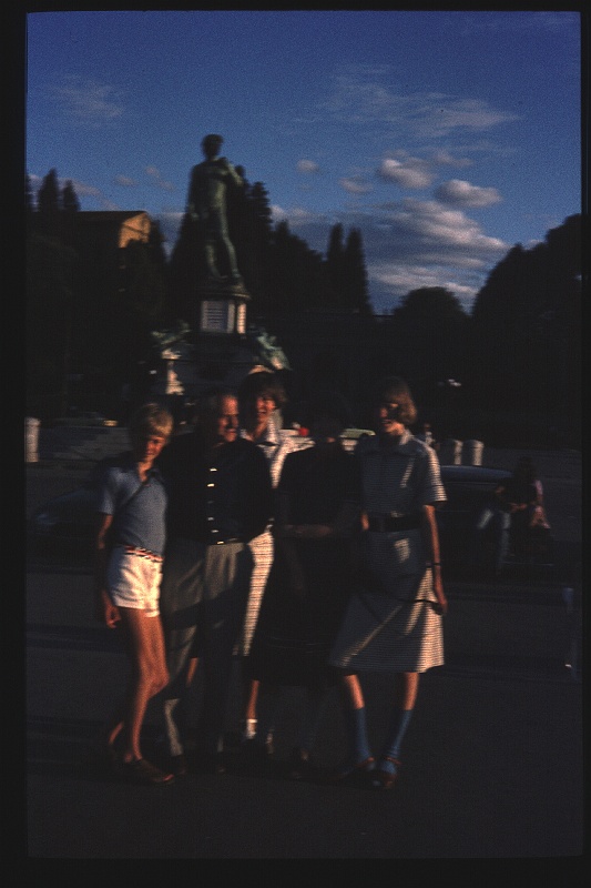 23.Florence jul 1977 Rino,Mama,Brigitte,Marion,Peter.JPG
